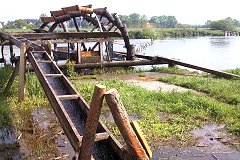 Wasserrad im Aufbau (5)