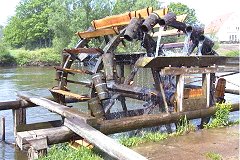 Wasserrad im Aufbau (6)